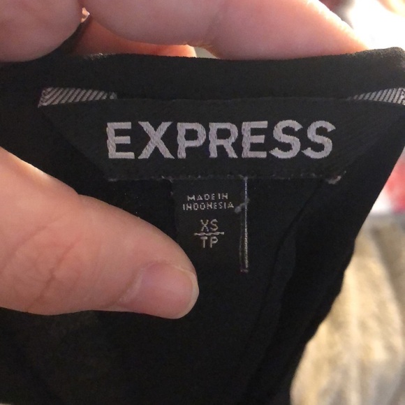 🎉4 for $20 Express V-back Black Tank, size XS - Picture 3 of 3